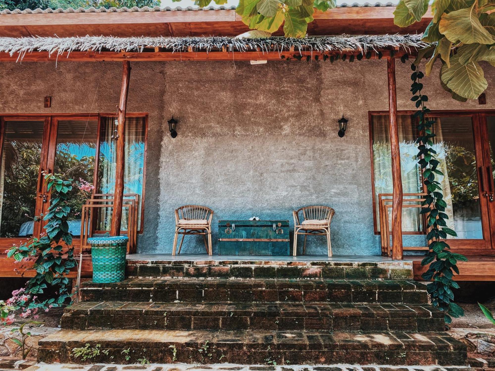 Basa-Basi Lodge Karimunjawa Exterior photo