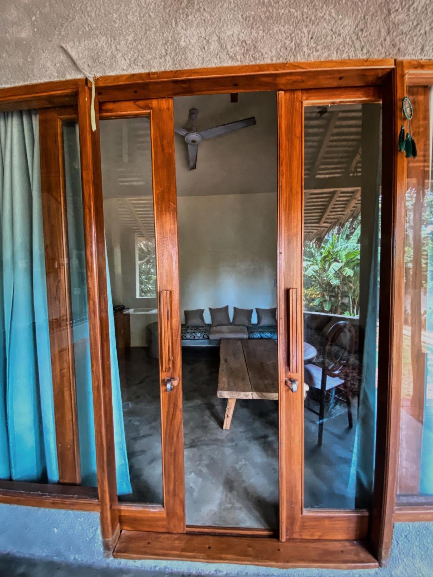 Basa-Basi Lodge Karimunjawa Exterior photo