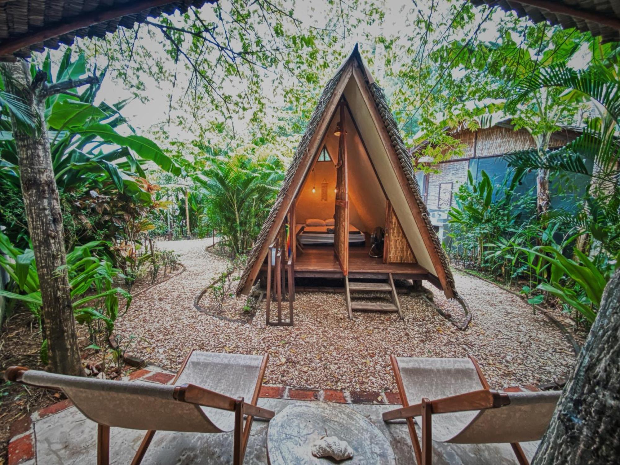 Basa-Basi Lodge Karimunjawa Exterior photo