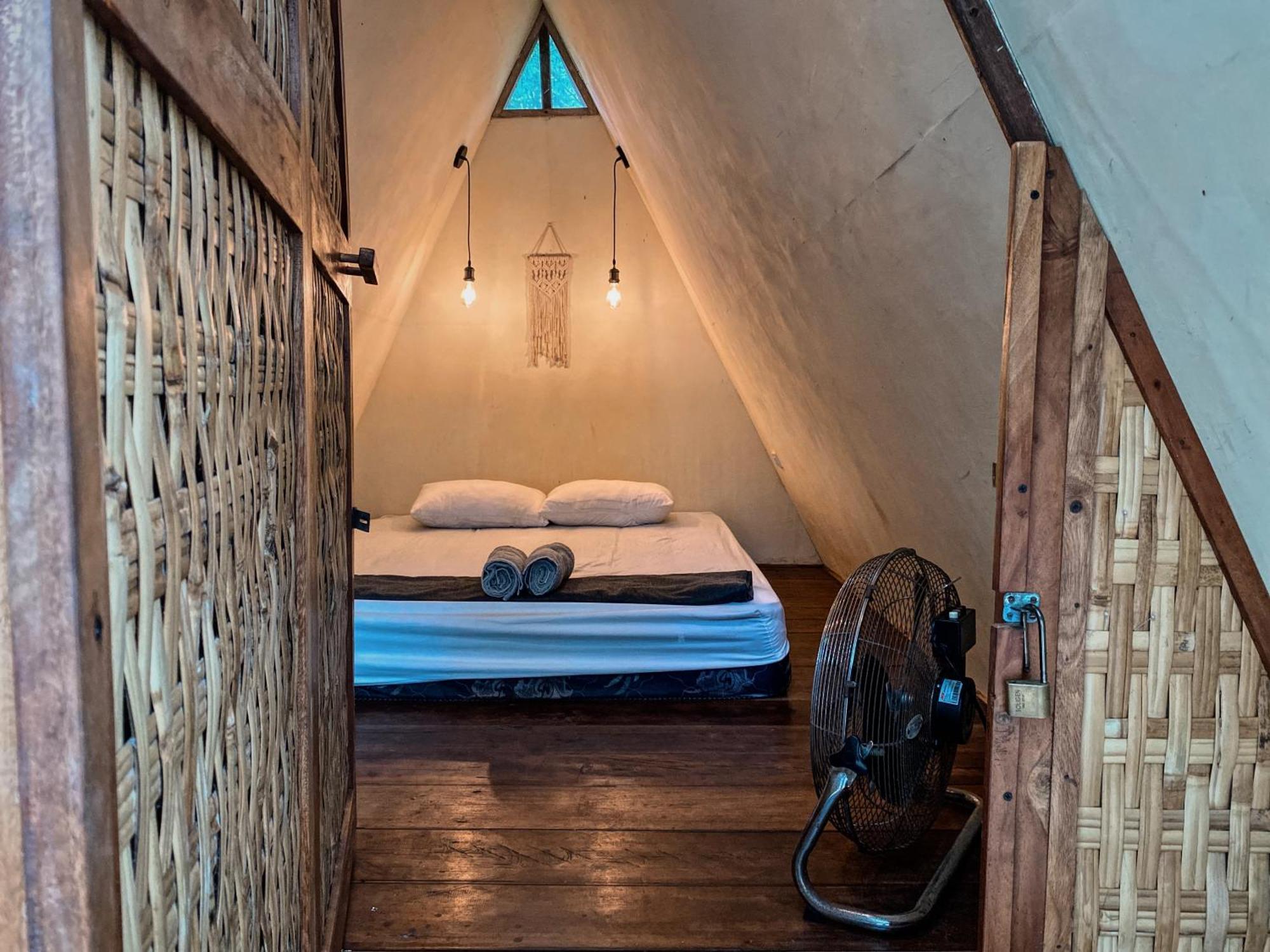 Basa-Basi Lodge Karimunjawa Exterior photo