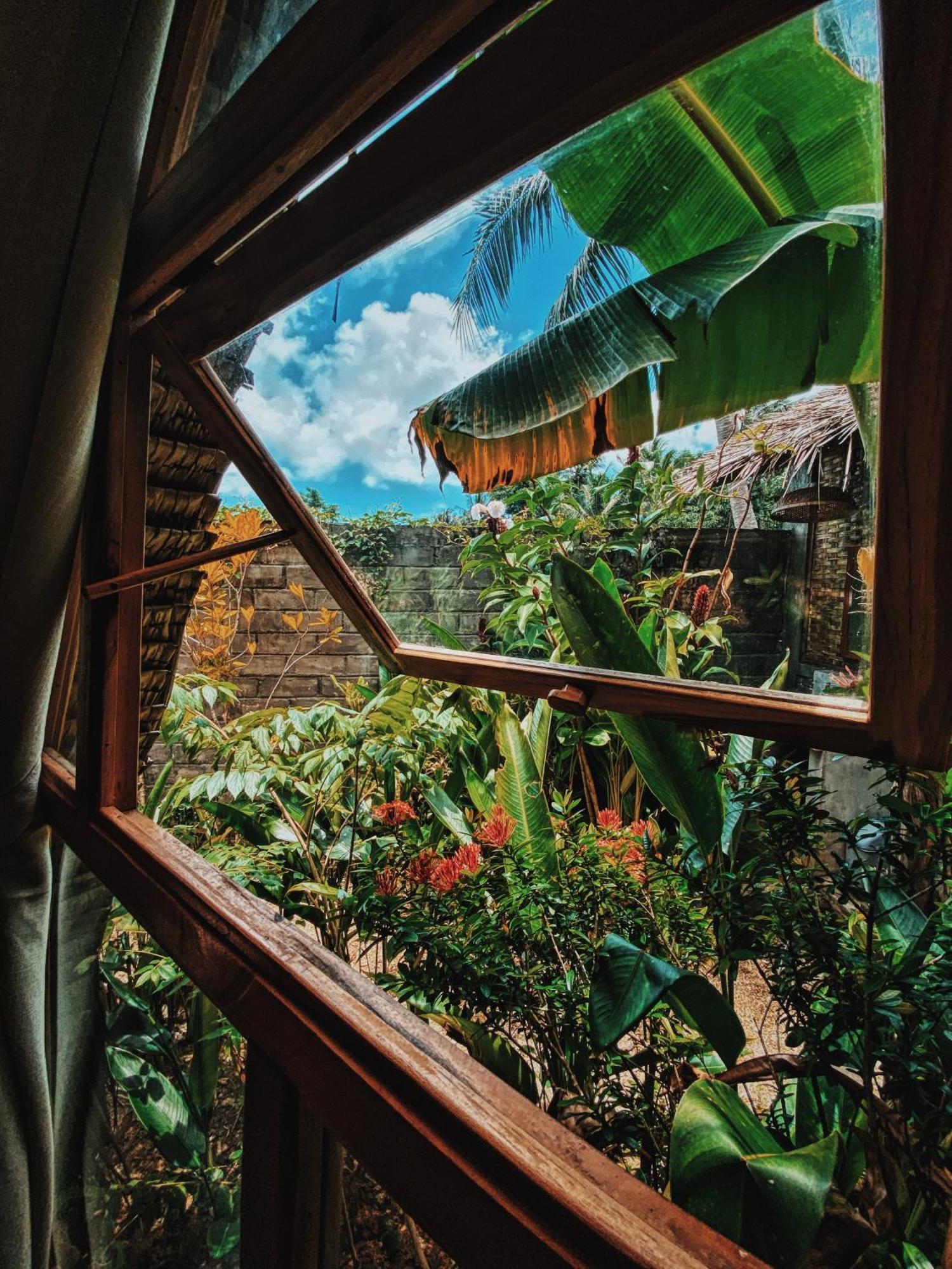 Basa-Basi Lodge Karimunjawa Exterior photo