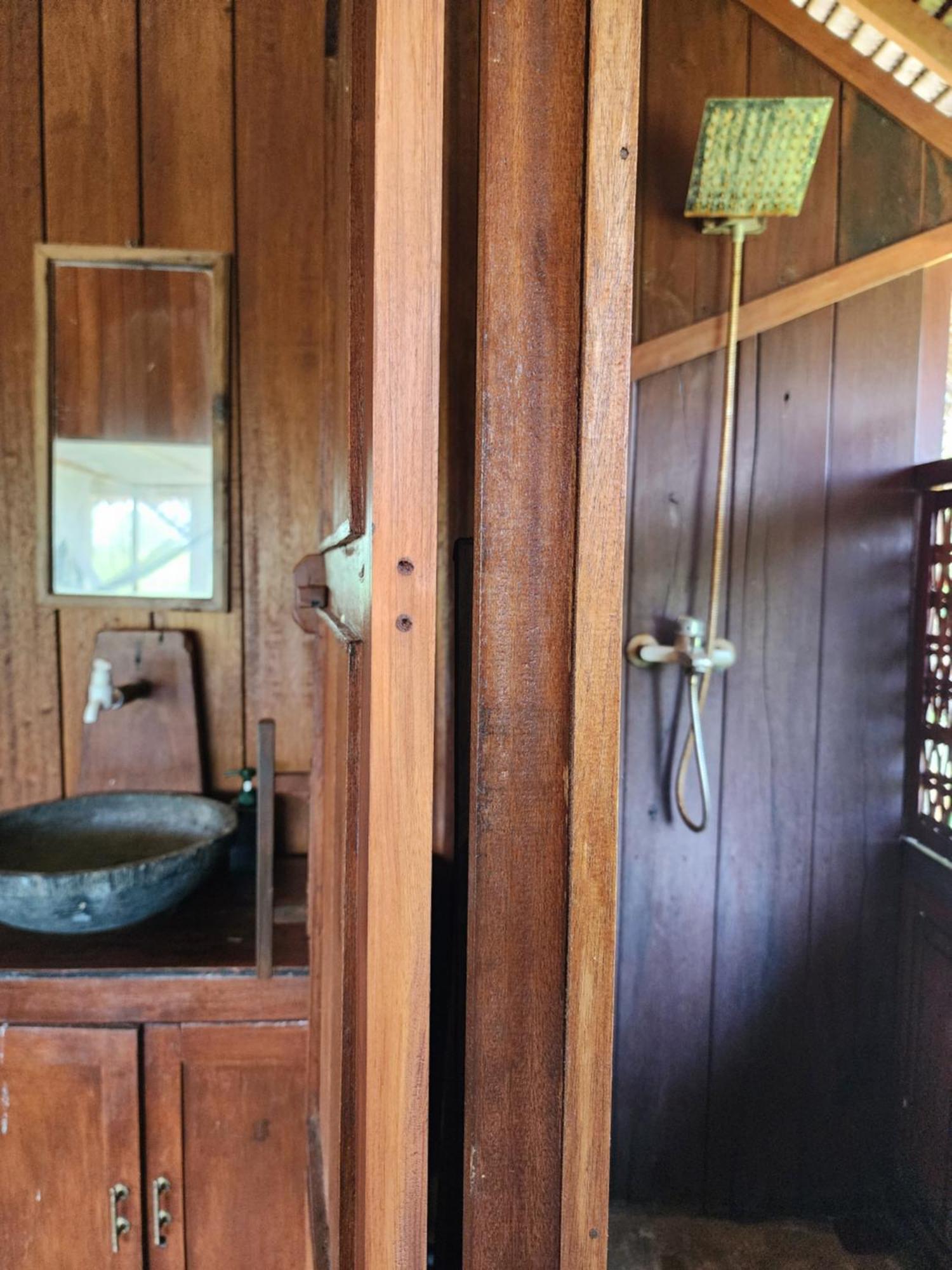 Basa-Basi Lodge Karimunjawa Exterior photo