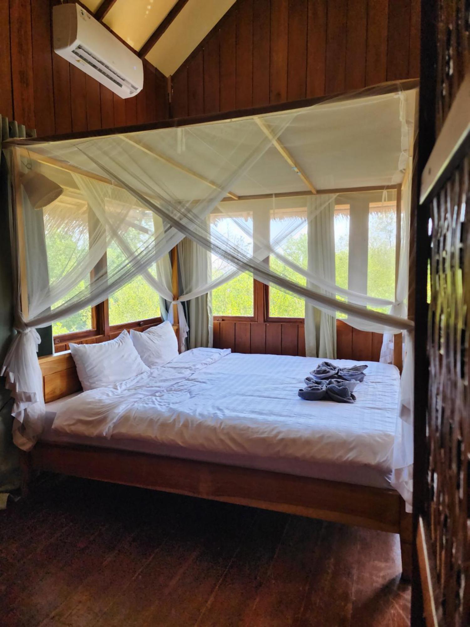 Basa-Basi Lodge Karimunjawa Exterior photo