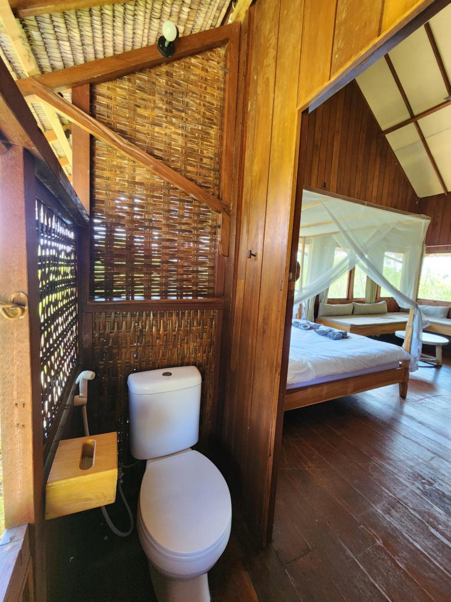 Basa-Basi Lodge Karimunjawa Exterior photo