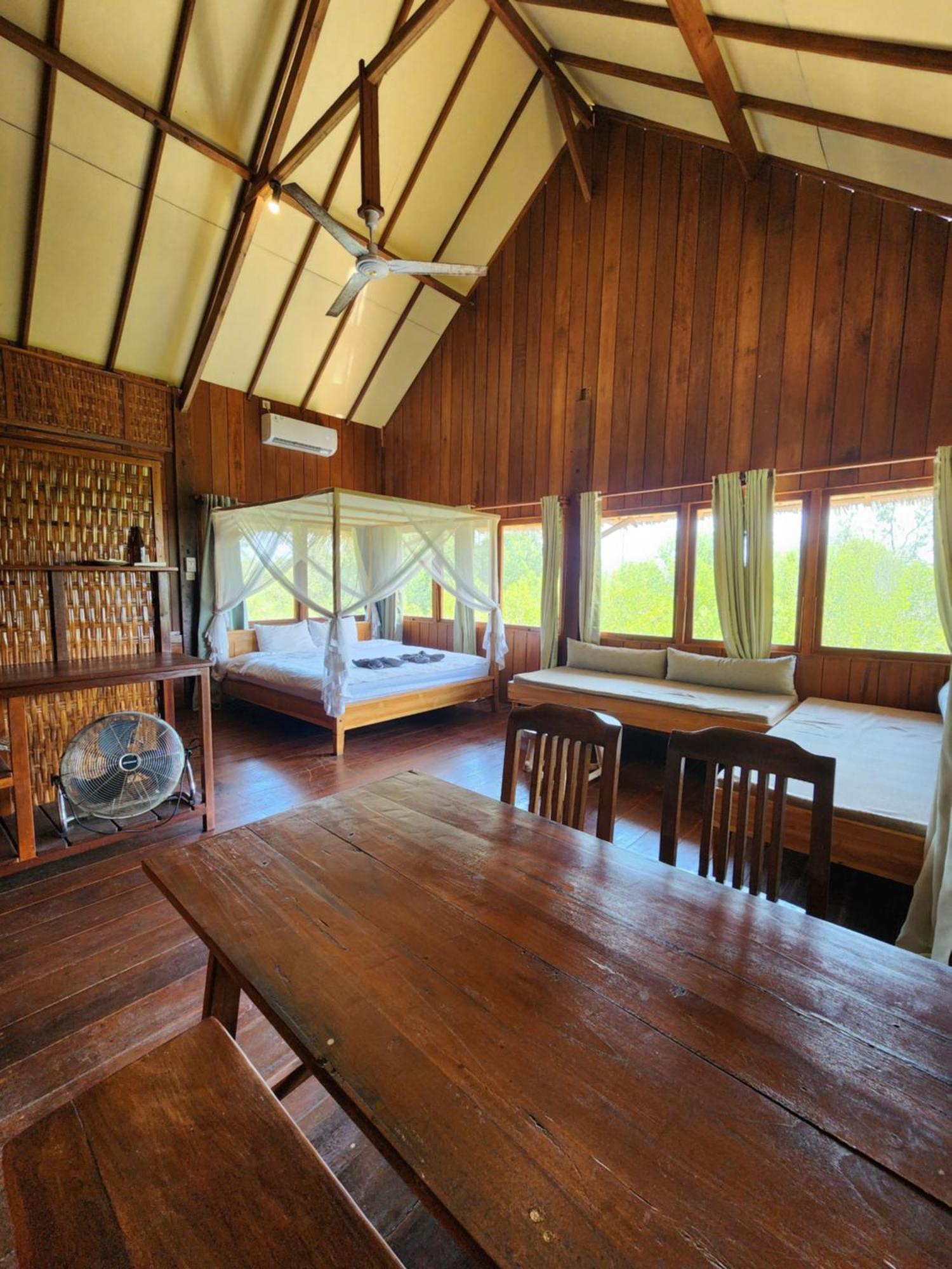 Basa-Basi Lodge Karimunjawa Exterior photo