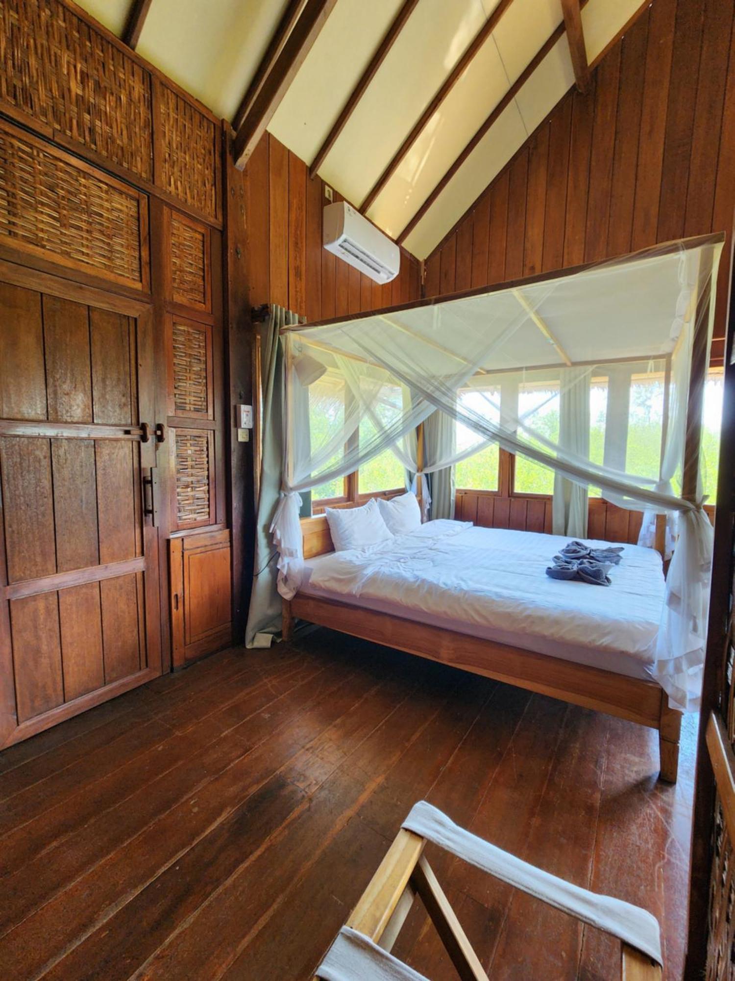 Basa-Basi Lodge Karimunjawa Exterior photo
