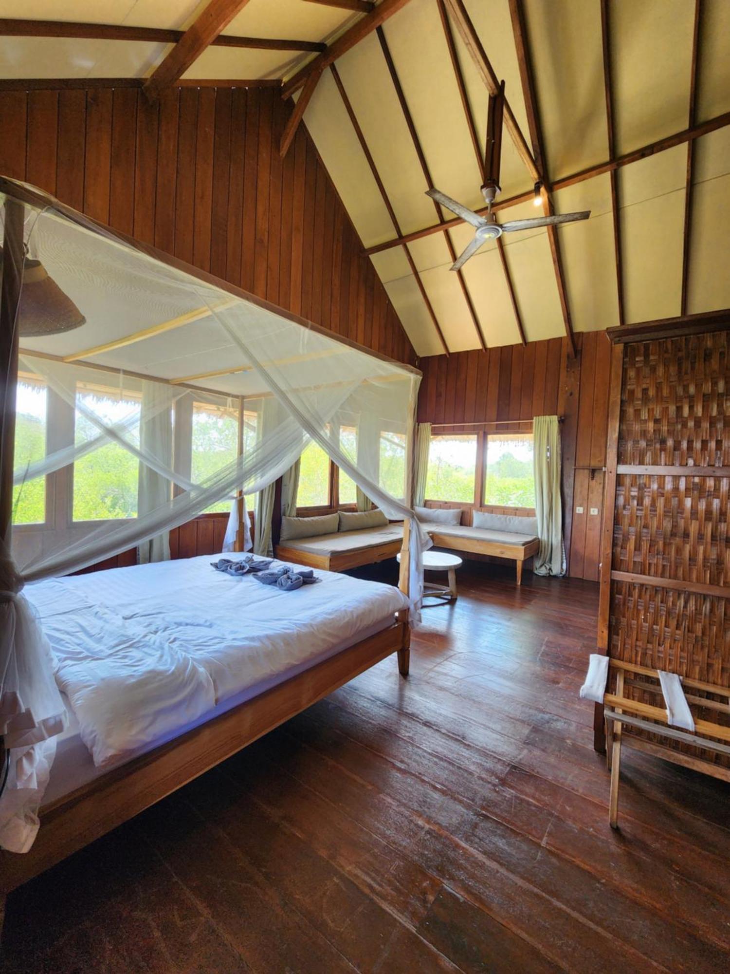 Basa-Basi Lodge Karimunjawa Exterior photo