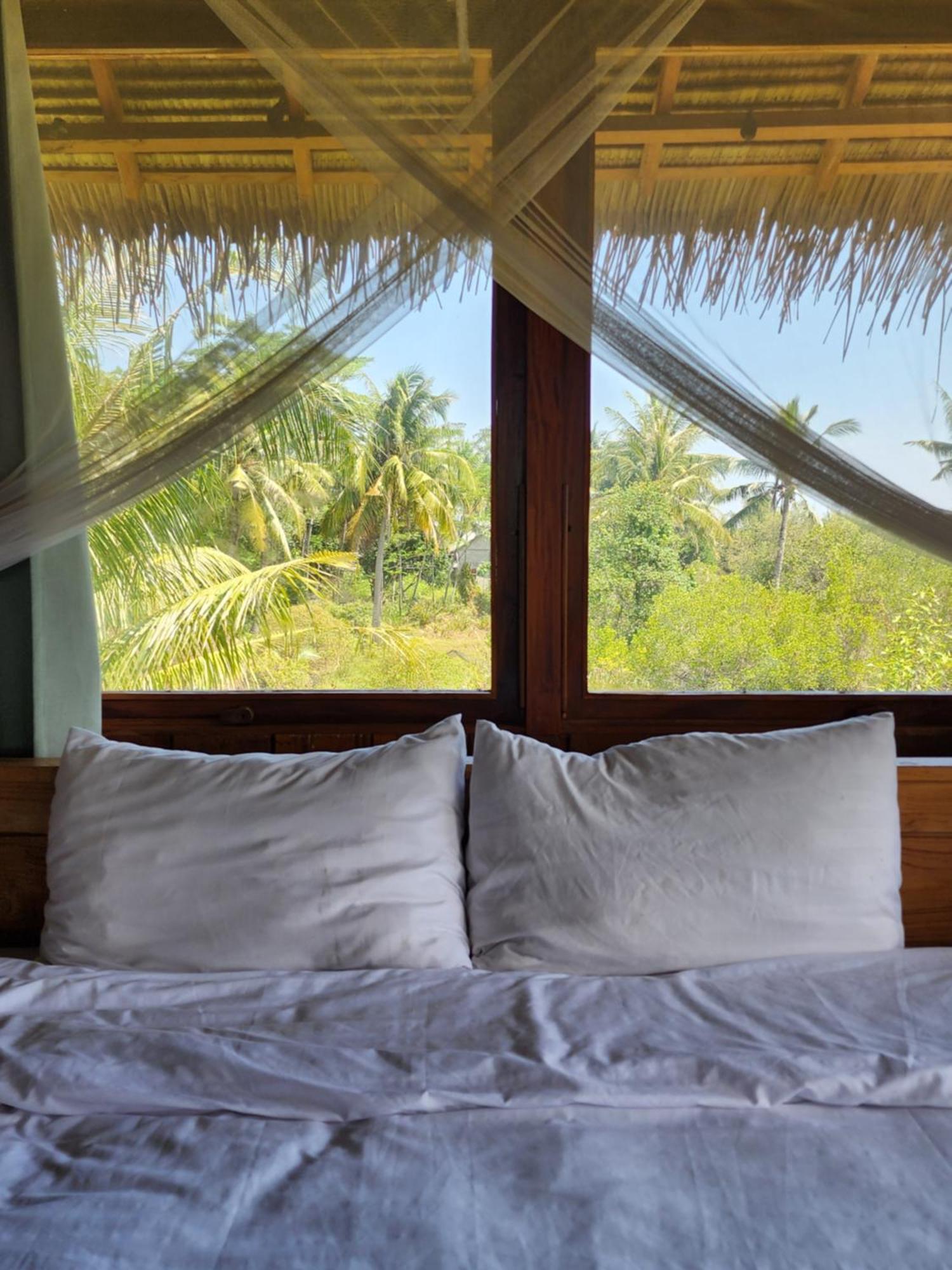 Basa-Basi Lodge Karimunjawa Exterior photo
