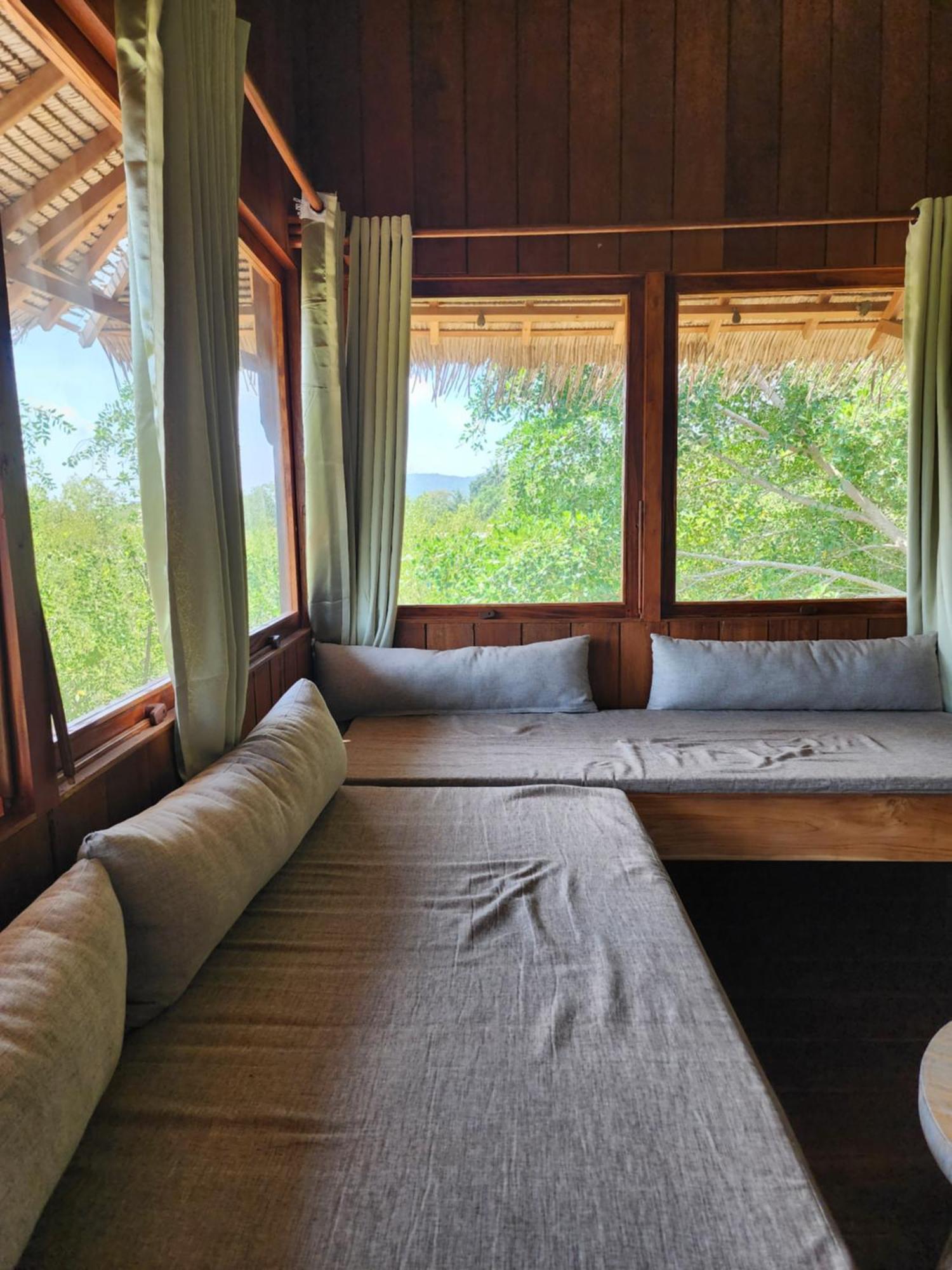 Basa-Basi Lodge Karimunjawa Exterior photo